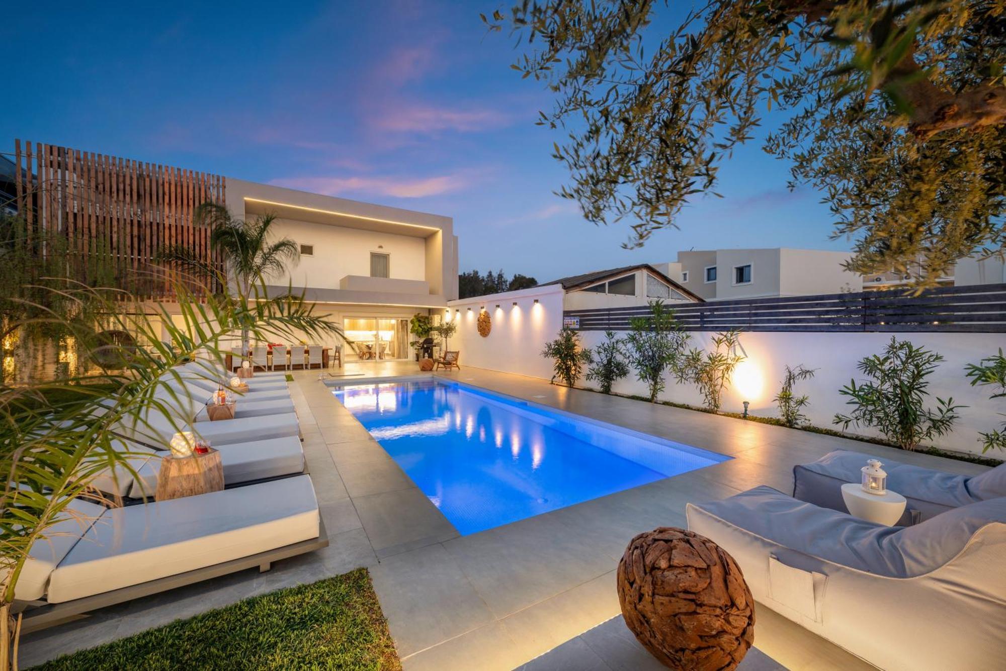 Hypnosis Beachside Villa With Private Heated Pool Georgioupoli Buitenkant foto